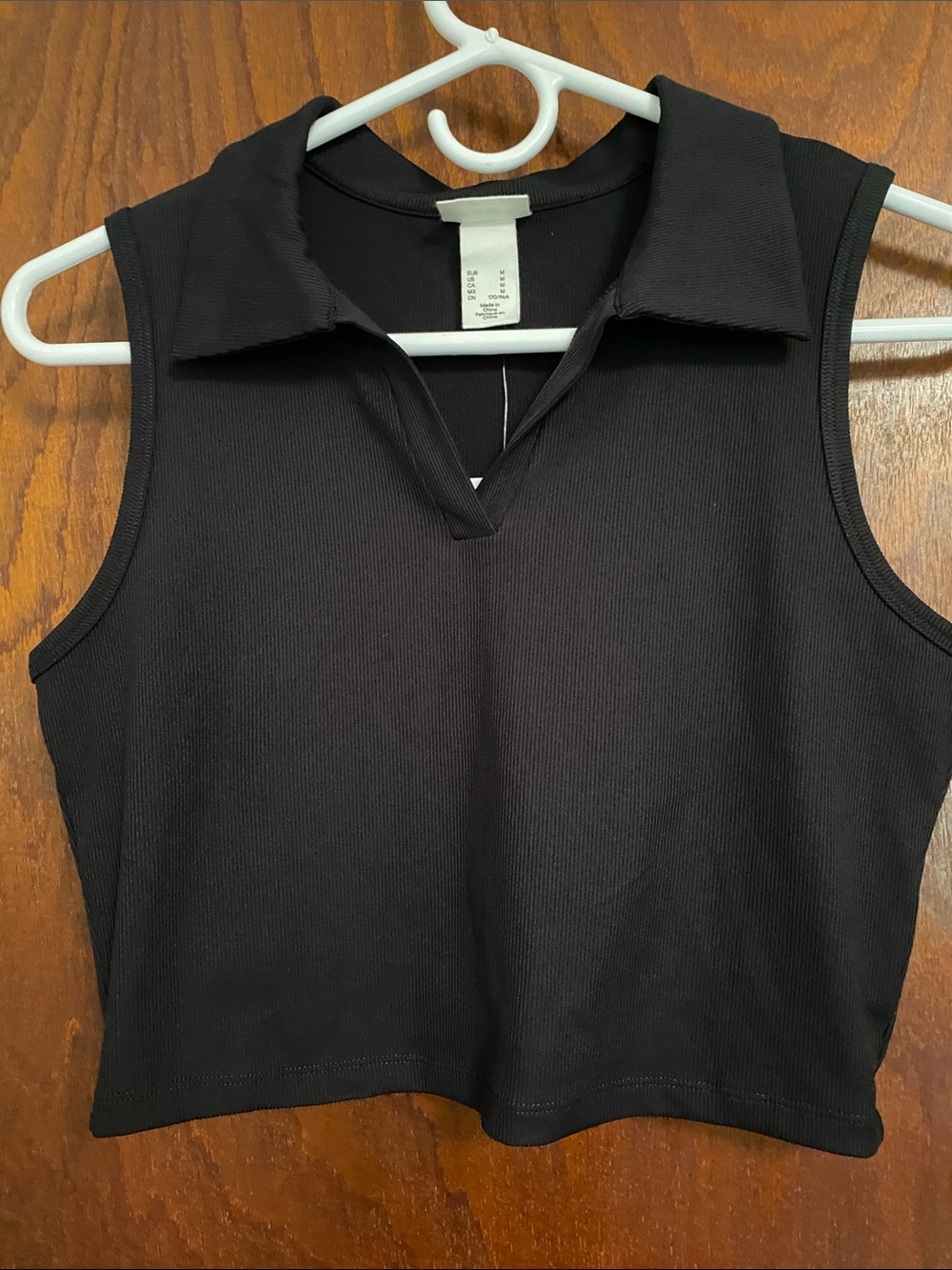 H&M women’s size medium crop top